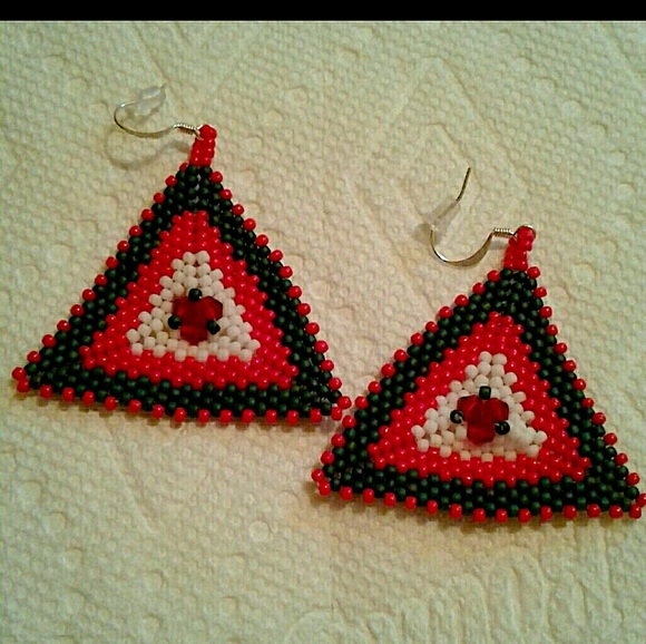 “Xmas” beaded swarovski crystal earrings. - Picture 2 of 2